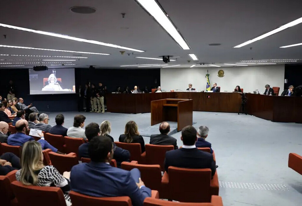 Por 4 a 1, STF condena Bolsonaro e mais sete na ação que trata de trama golpista