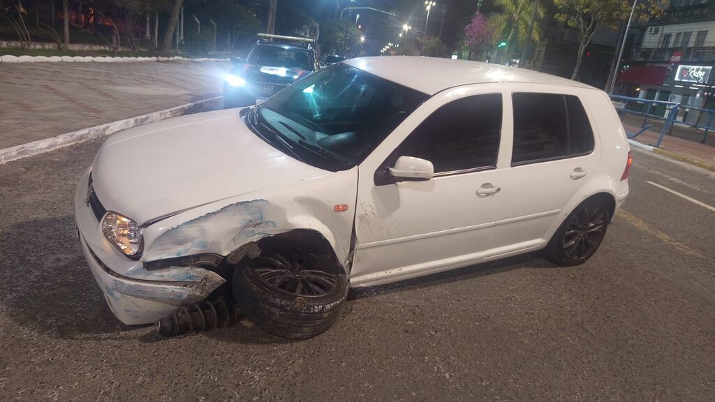 Motorista é preso após bater na ciclovia da Presidente