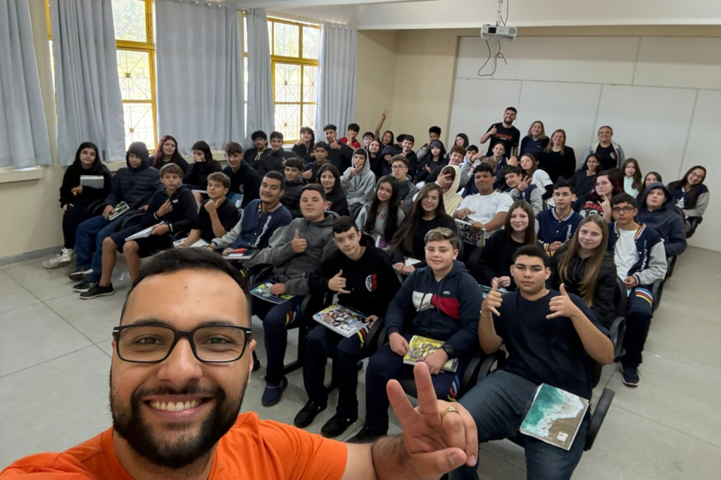 PALESTRA ABORDA BULLYING E CIBERBULLYING