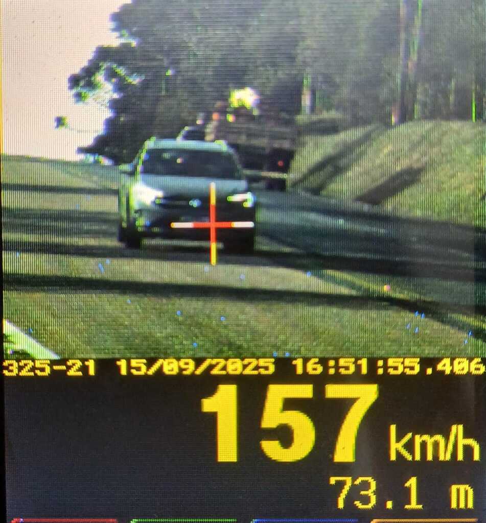 PRF flagra condutores acima da velocidade na BR-116 em Mafra
