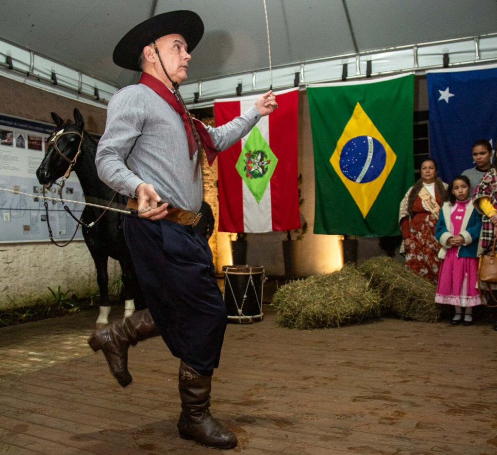 Semana Farroupilha começa em Lages com Chama Crioula, música e apresentações culturais