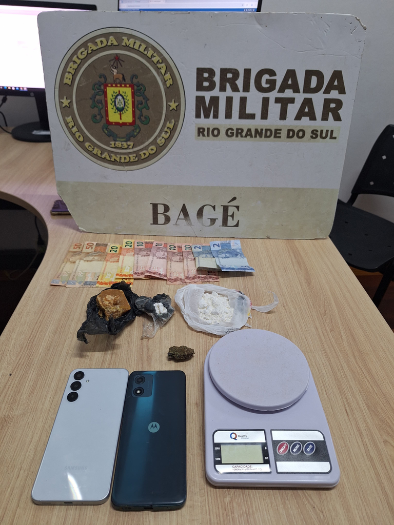 Três menores são apreendidos por tráfico