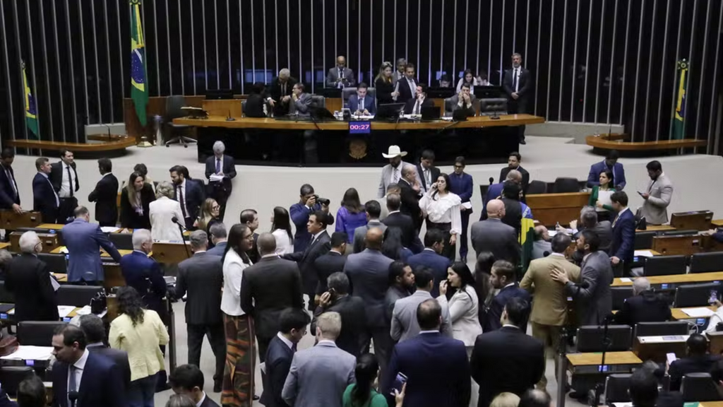 POLÊMICO! Câmara aprova PEC da Blindagem que amplia proteção a parlamentares