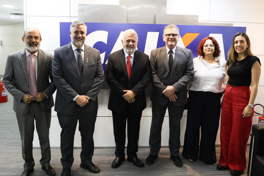 Mainardi apresenta projetos habitacionais à Caixa Econômica