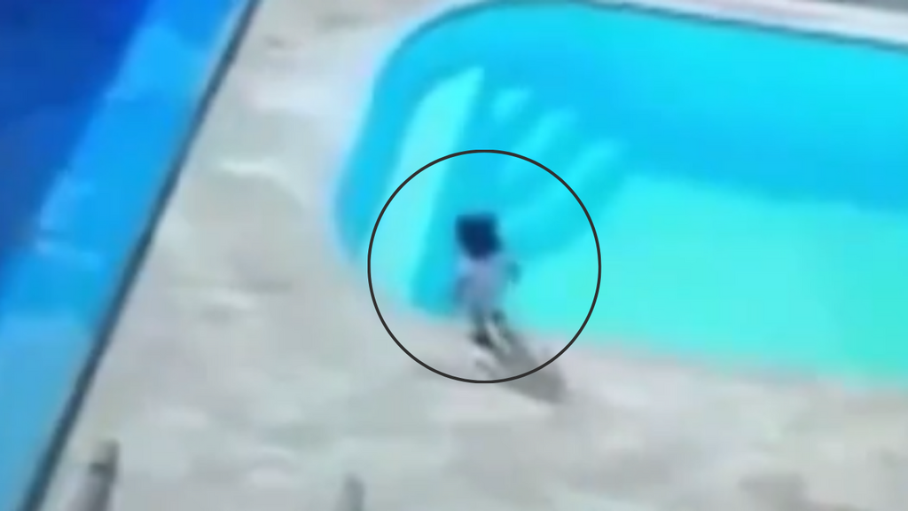 Imagem print vídeo em circulação nas redes sociais - Bebê de 1 ano cai em piscina e é salvo pelo pai em segundos