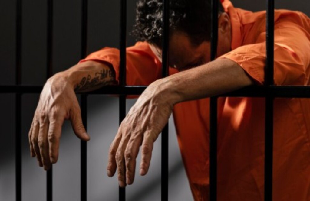 Homem é condenado a 23 anos de prisão por abusar da afilhada de 9 anos em SC