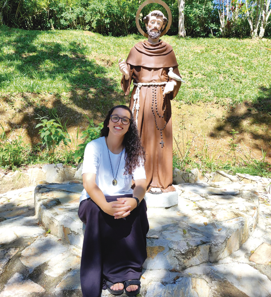 Jovem maracajaense professa seus primeiros votos para se tornar freira neste sábado