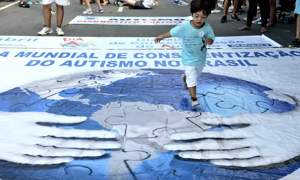 Autismo: nova linha de cuidado pede teste a partir dos 16 meses