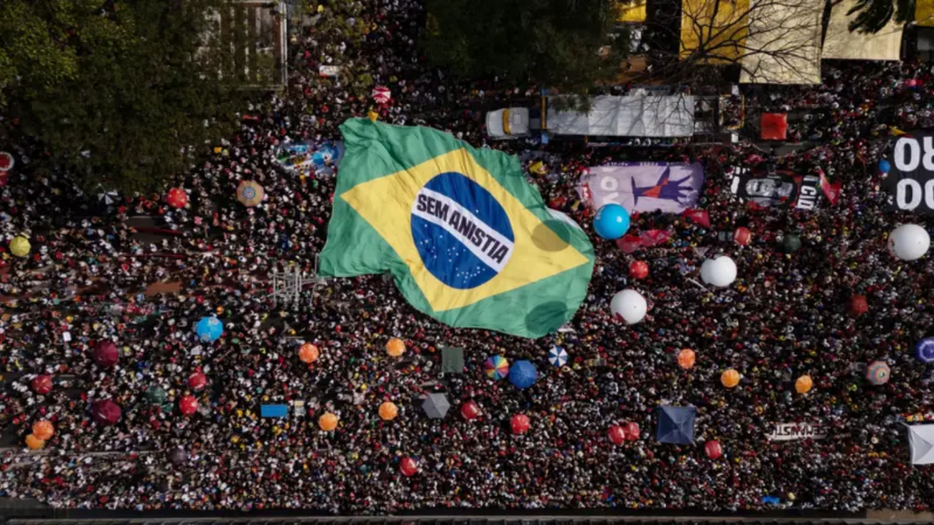 Brasil vai às ruas: Milhares protestam contra 'PEC da Blindagem' e Anistia