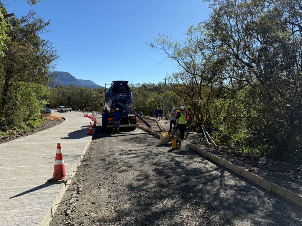 PAVIMENTAÇÃO DA SC-290 NA SERRA DO FAXINAL ATINGE 85% E IMPULSIONA O PROGRAMA ESTRADA BOA EM SANTA CATARINA