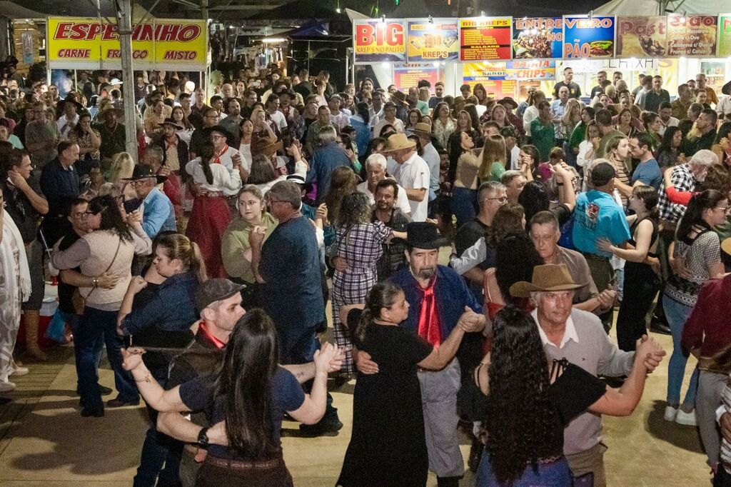 MAIS DE 20 MIL PESSOAS PARTICIPAM DA IV SEMANA FARROUPILHA DE PASSO DE TORRES
