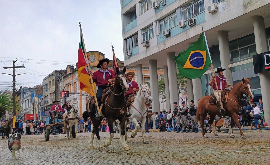 Cavalarianos levam bageenses para celebrar o Dia do Gaúcho na Sete