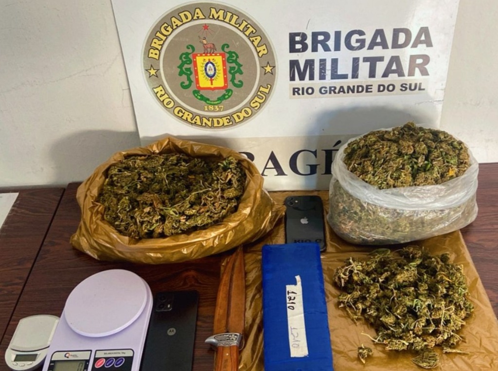 Homem é preso com cerca de um quilo de maconha