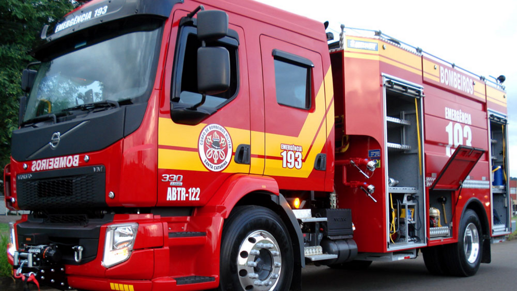 Imagem reprodução internet - Incêndio em empilhadeira mobiliza bombeiros no Porto de Imbituba