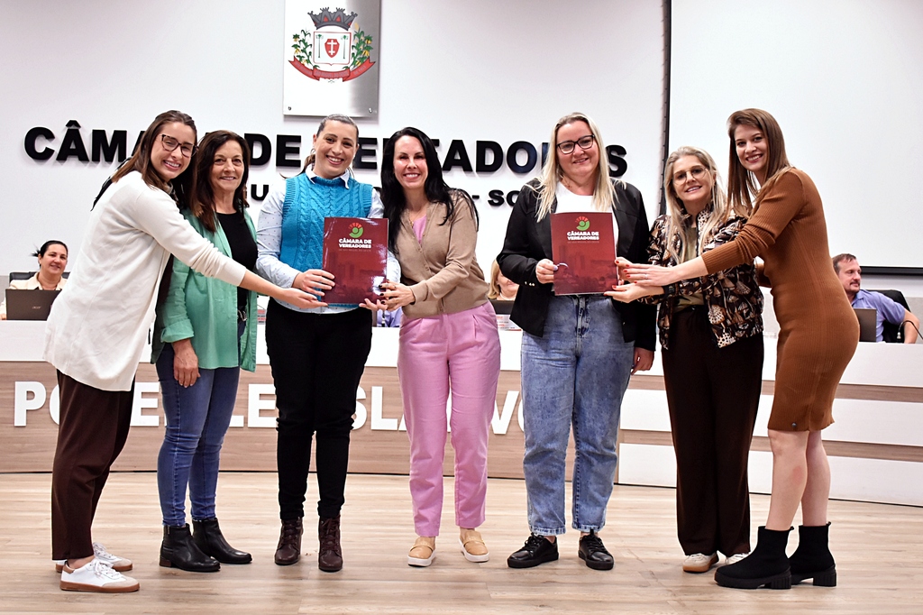 Vereadora homenageia equipe do Caps por trabalho em saúde mental