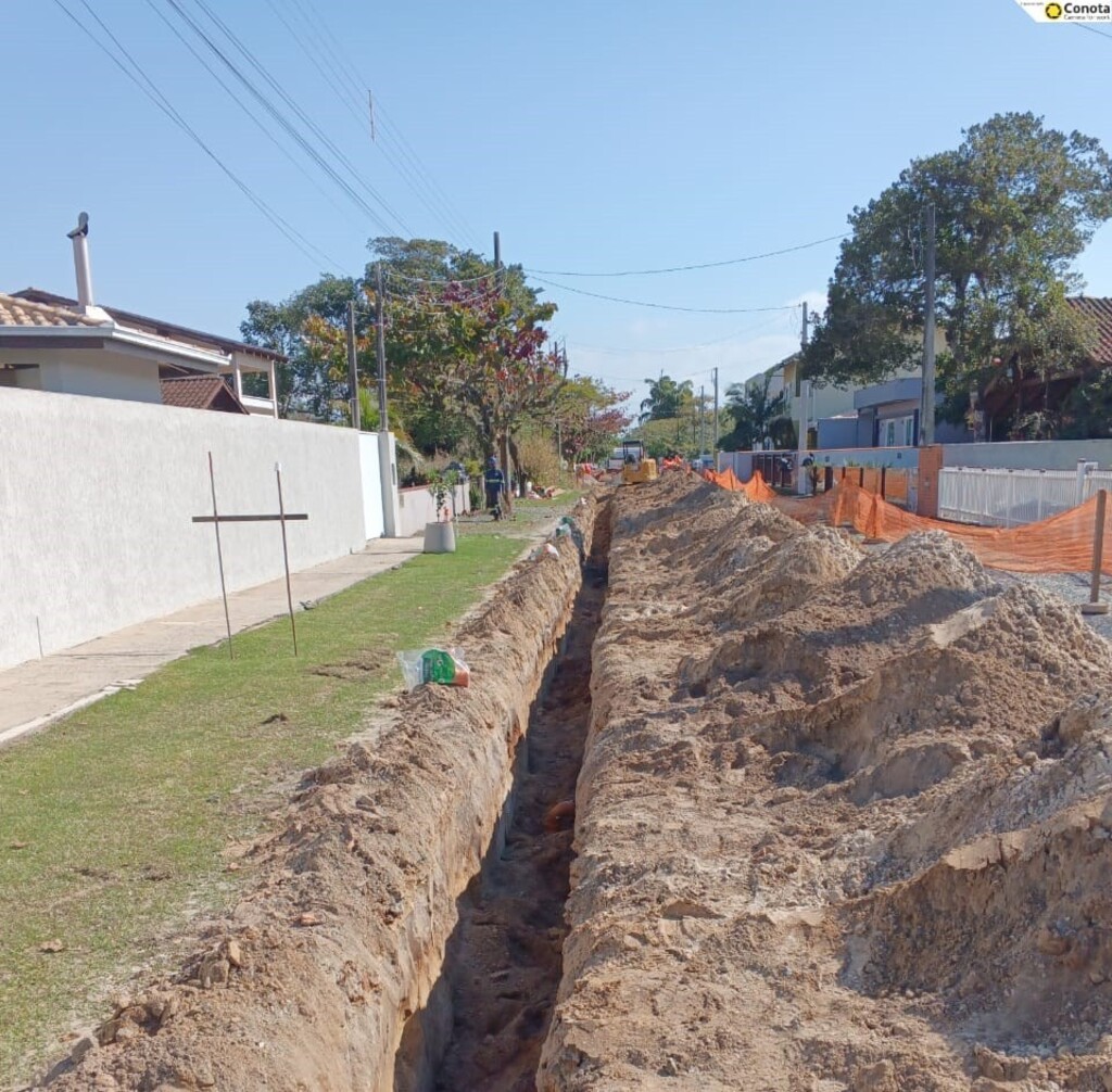 Obras de esgoto avançam na região do Capri, no bairro Ubatuba, em São Francisco do Sul