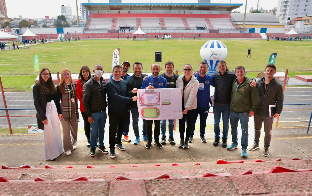  Deputado apresenta projeto da pista de atletismo para Federação Catarinense de Atletismo