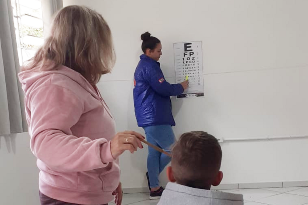 Zortéa cuida da visão dos seus estudantes