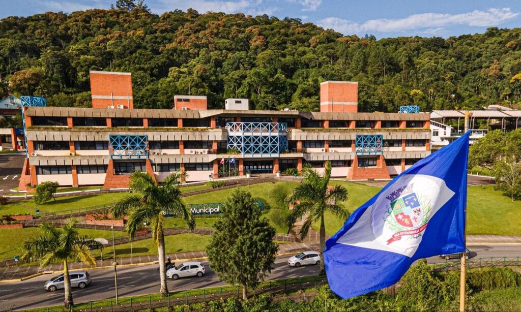 Prefeitura de Joinville abre inscrição para concurso público para níveis fundamental, médio, técnico e superior