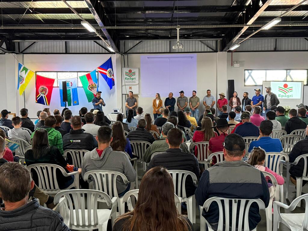 Seminário Intermunicipal de Bovinocultura de Leite é realizado em Sul Brasil