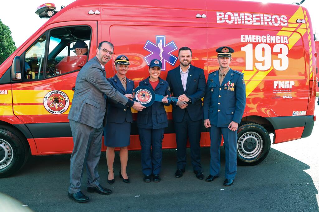Deputado recebe título de 'Amigo do Bombeiro', em Lages