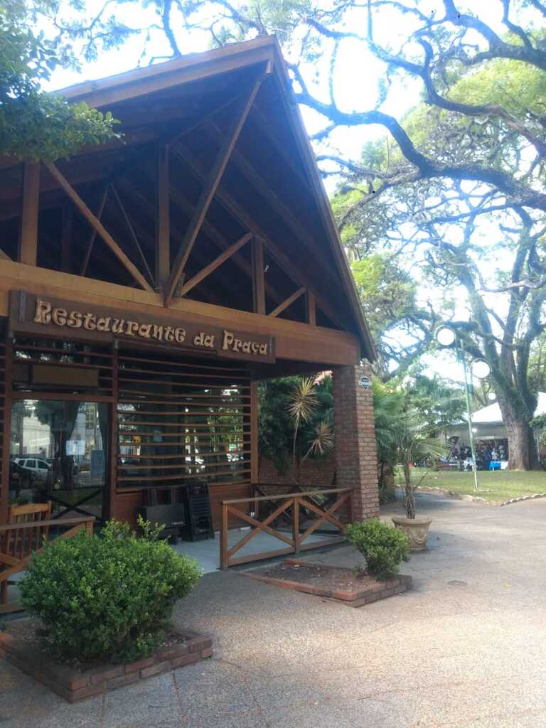 Município rescinde concessão do restaurante da praça