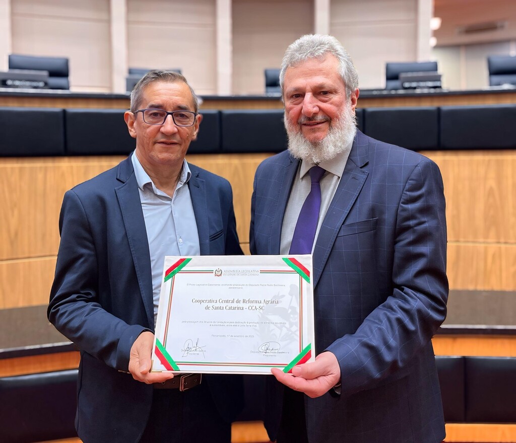 Alesc homenageia 34 anos da Cooperativa Central da Reforma Agrária de SC