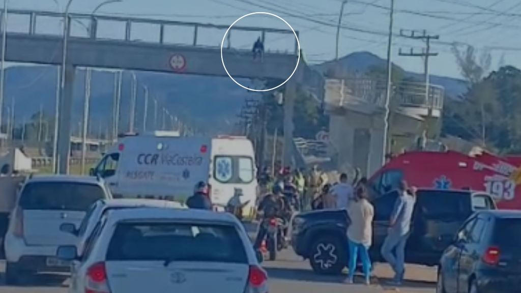 Imagem reprodução Portal AHora - Homem sobe em viaduto e mobiliza operação de resgate na BR-101 em Imbituba