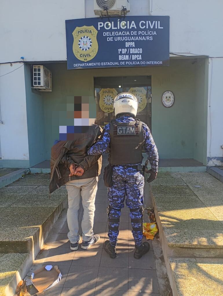 Motorista é preso em flagrante por embriaguez após colidir em muro
