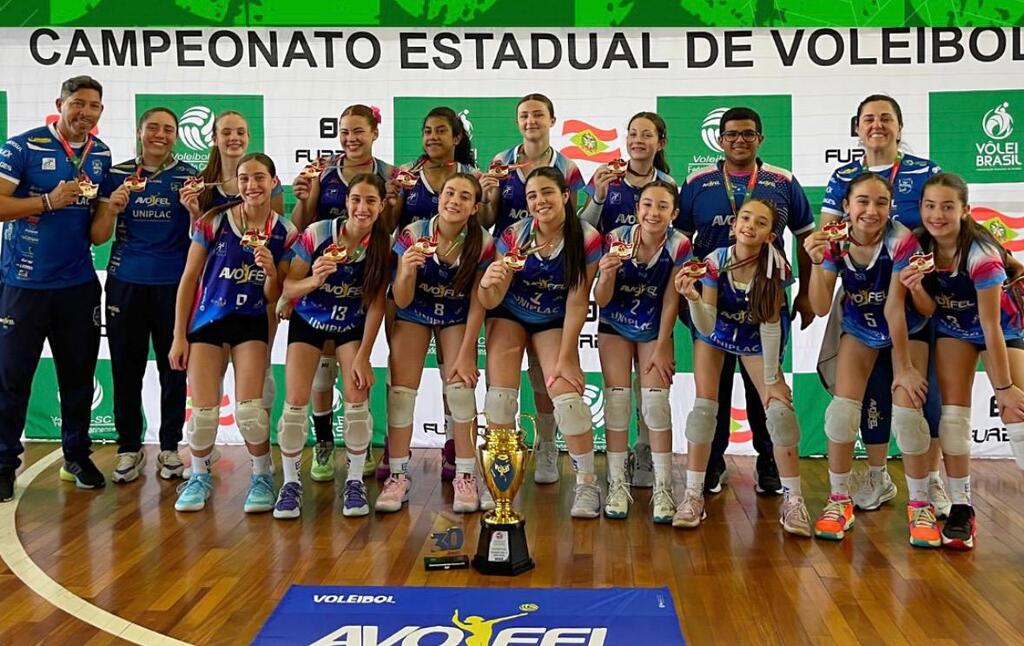 Avofel é campeã catarinense sub-14 de voleibol feminino