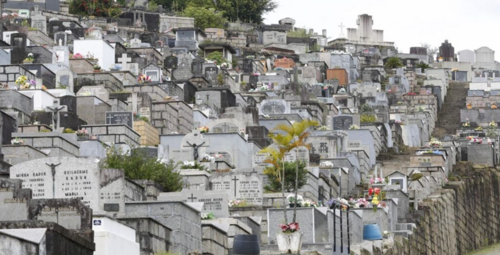 Prefeitura de Joinville inicia período para limpeza e manutenção nos cemitérios para o Dia de Finados