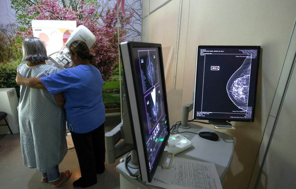 Outubro Rosa: Governo SC amplia iniciativas de prevenção e detecção do câncer de mama