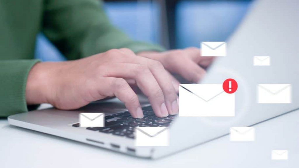 Imagem chainarong06/Shutterstock - Fraudes digitais usam nome do Judiciário para enganar moradores em Capivari de Baixo e região