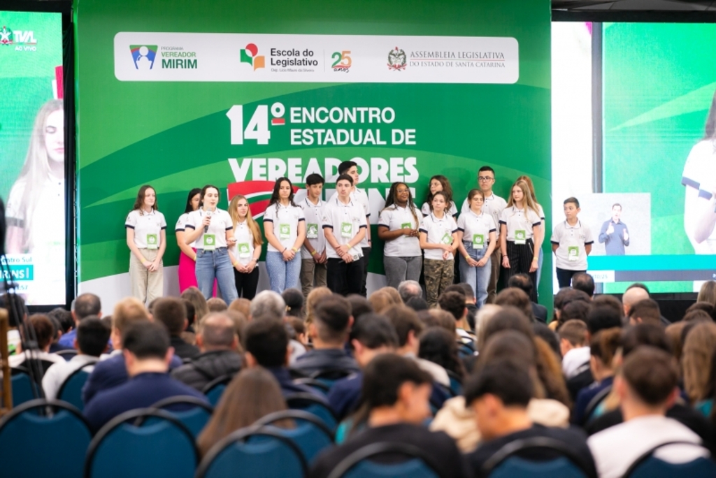 Mais de mil adolescentes participam do encontro estadual de vereadores mirins