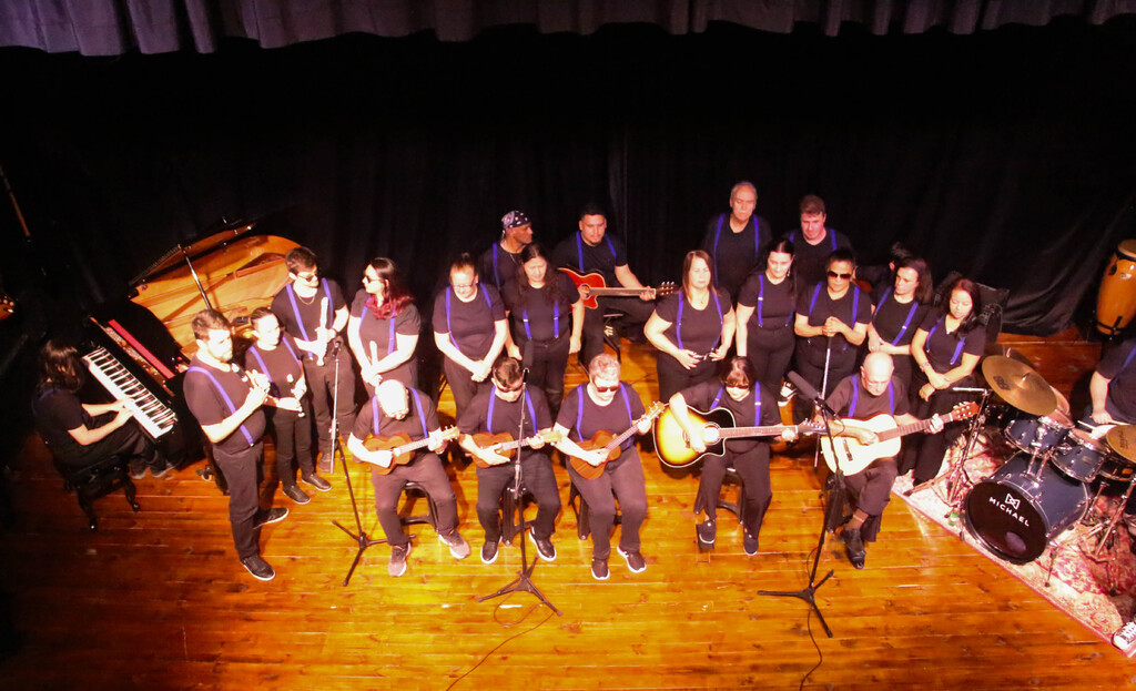 Orquestra formada por pessoas com deficiência  visual estreia em Joinville