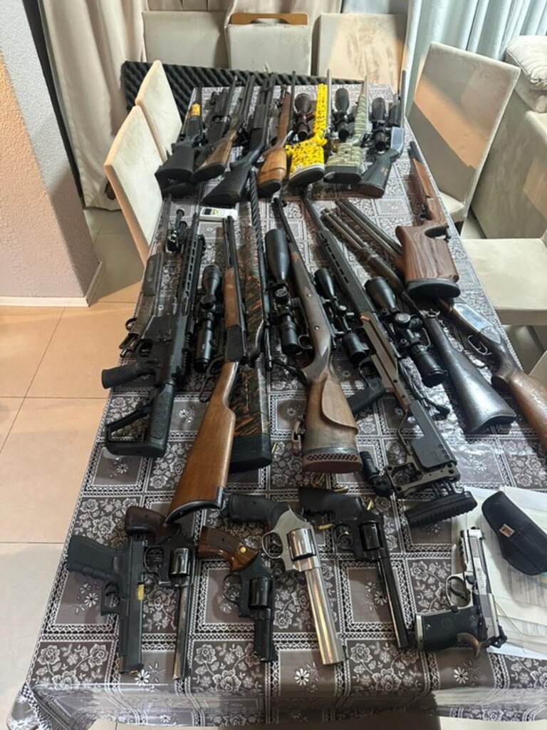 Operação Strike prende homens com armas