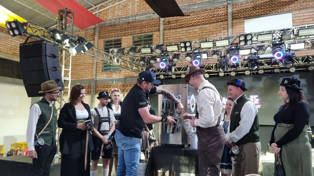 Grande Florianópolis sedia premier do filme Revelando a Oktoberfest: A Saga do Embaixador