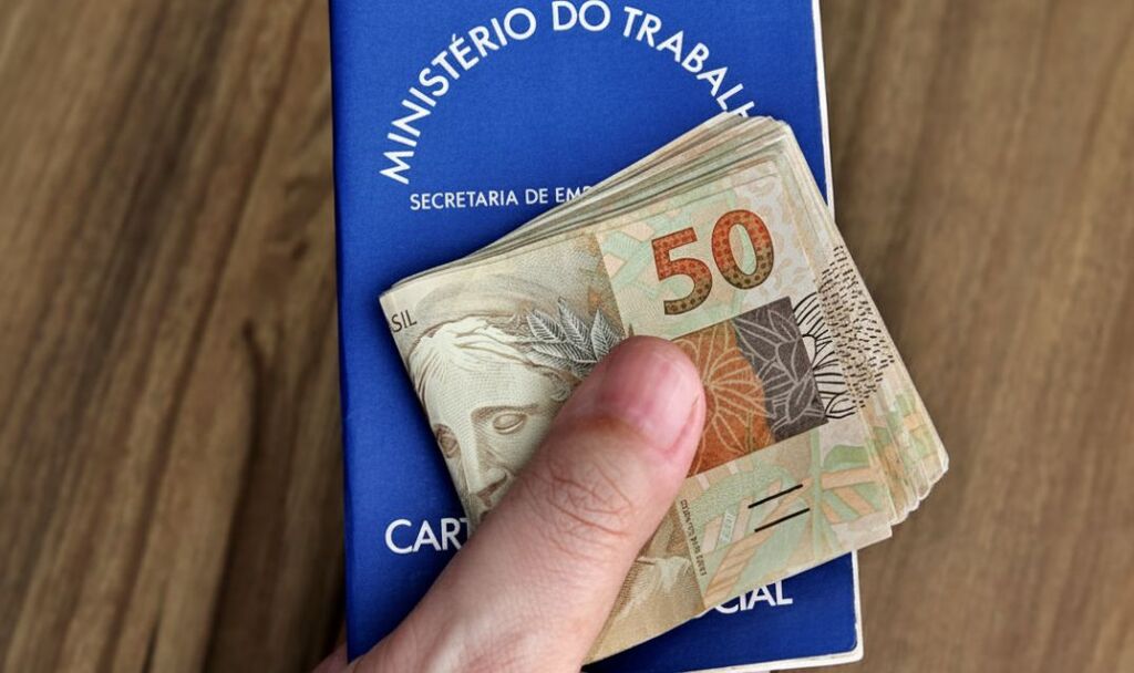 Governo do RS antecipa 90% do 13º salário dos servidores