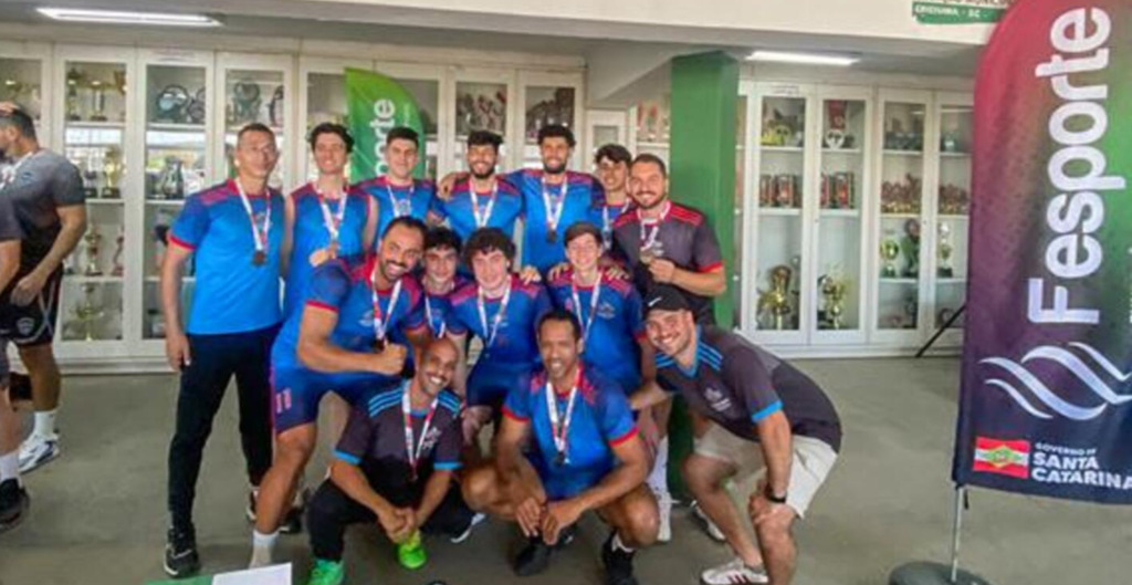 EQUIPE DE VOLEIBOL MASCULINO SE CLASSIFICA PARA A FASE ESTADUAL DO JASC EM PASSO DE TORRES