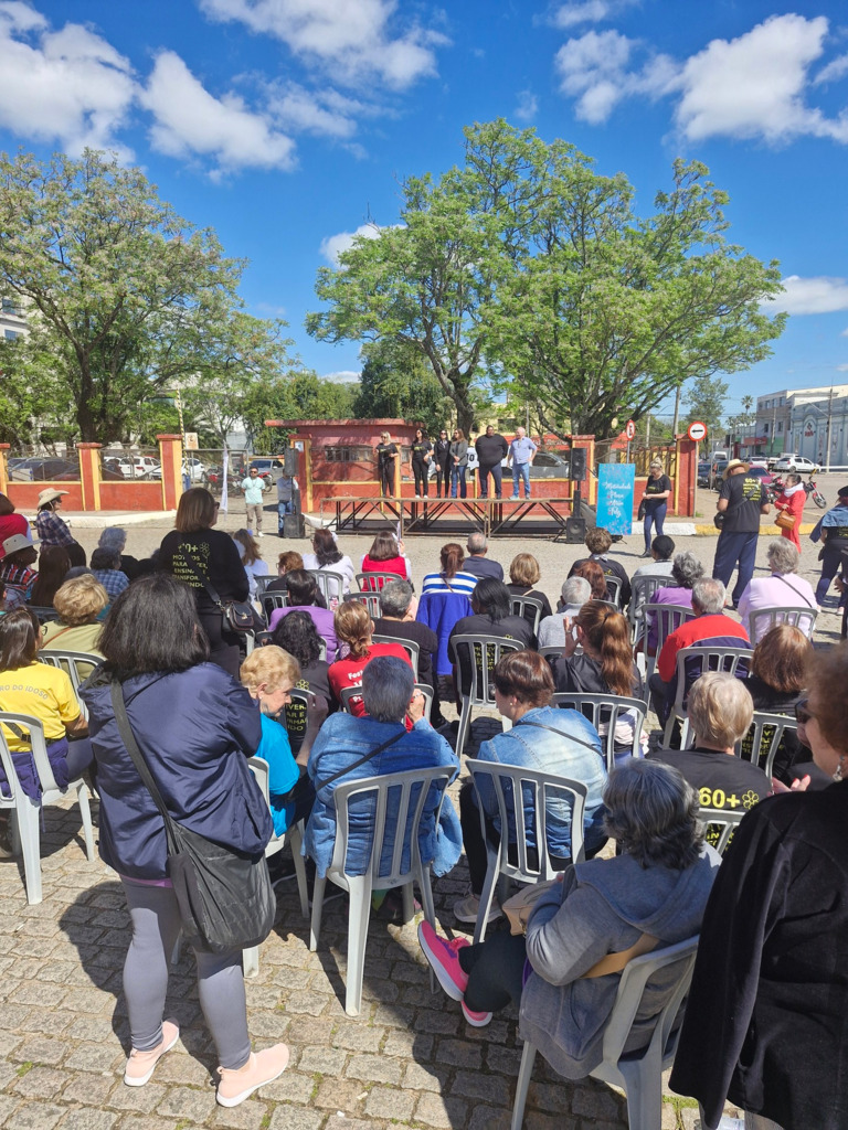 Mês do Idoso traz oficinas, passeios e confraternizações