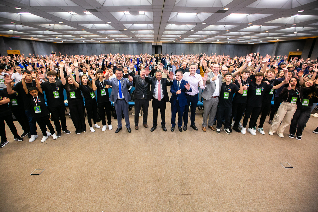 Mais de mil jovens participam do 14º Encontro Estadual de Vereadores Mirins em Florianópolis