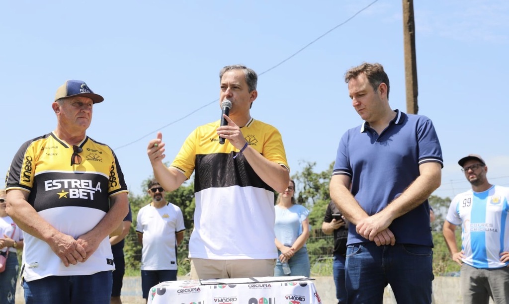 Governo de Criciúma assina Ordem de Serviço para reforma do Campo Esportivo do bairro Argentina