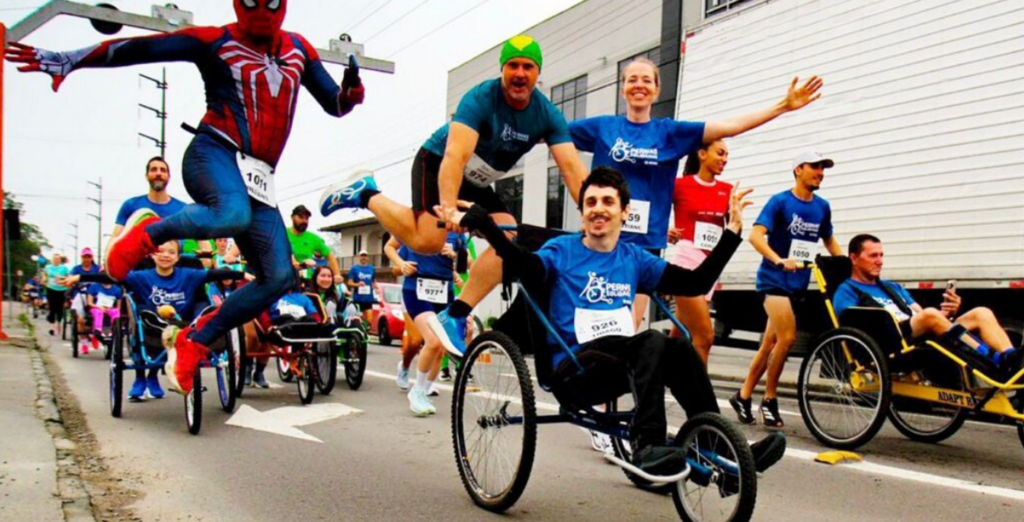 Projeto Pernas Solidárias reúne quase mil pessoas em corrida que celebrou 10 anos de inclusão