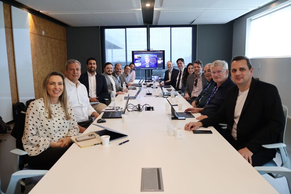 Santa Catarina dá primeiro passo para criação de cluster aeroespacial em parceria com a Embraer