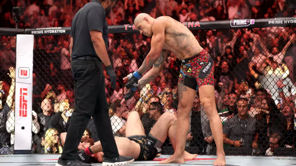 Foto: Sean M. Haffey/Getty Images - Poatan domina Ankalaev e garante grande bônus no UFC 320