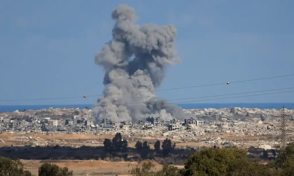 Isarael bombardeia Gaza no aniversário de dois anos de guerra