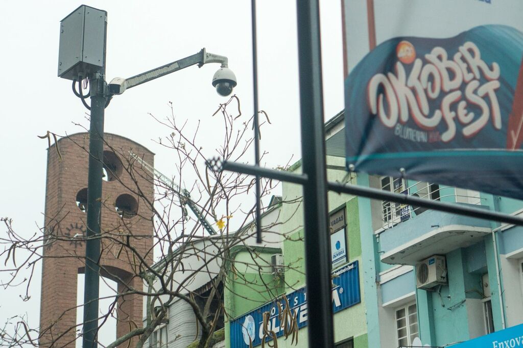 Reconhecimento facial e drones reforçam segurança da Oktoberfest de Blumenau