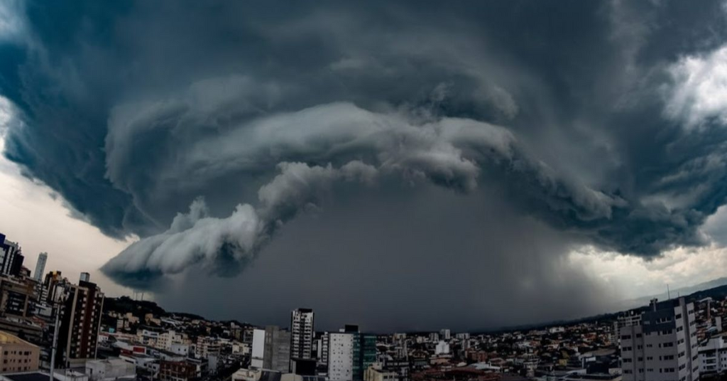 Ciclone deve atingir o Brasil no Dia das Crianças e trazer temporais para o Sul