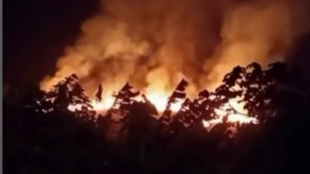 Imagem - print vídeo em circulação nas redes sociais - Incêndio de grandes proporções mobiliza bombeiros no bairro Paes Leme, em Imbituba