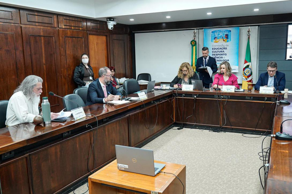 Comissão de Educação recebe pleito de supervisores escolares e debate programa federal